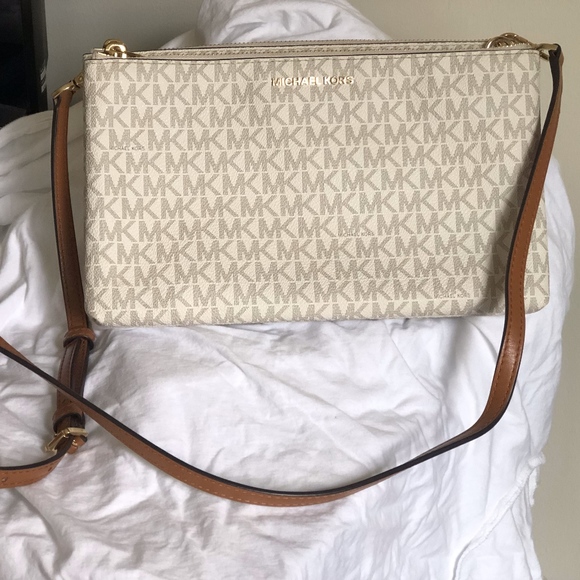 Michael Kors Handbags - Michael Kors Crossbody Bag